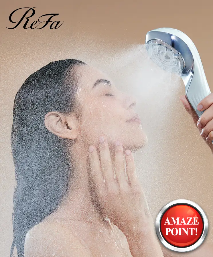 Refaのシャワーヘッドでシャワーを顔から浴びる