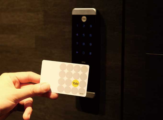 カードでの解錠操作